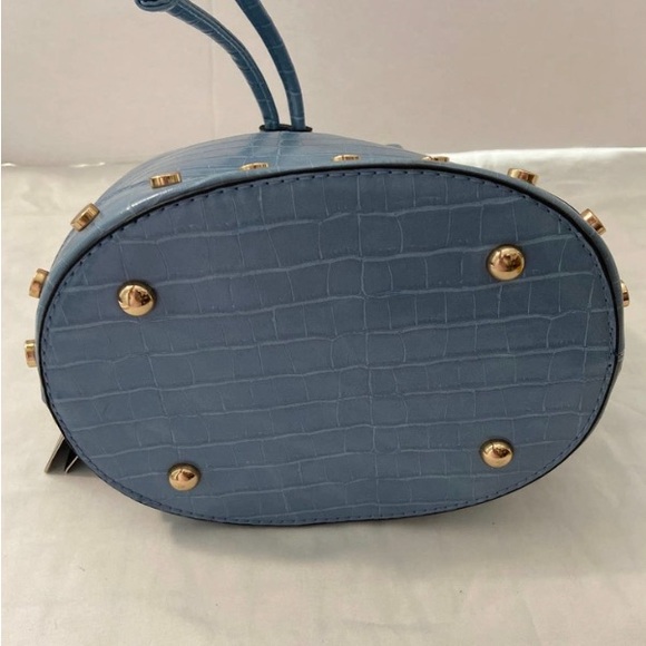 Blue Bucket purse with gold - Picture 6 of 6